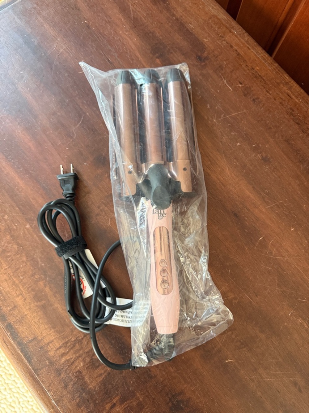 L’ange Triple Barrel Hair Waver in Rose Gold and Black
NEVER USED!